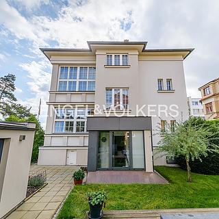 Pronájem vily 434 m&sup2; Praha