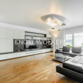 Pronájem rodinného domu 473 m² Praha