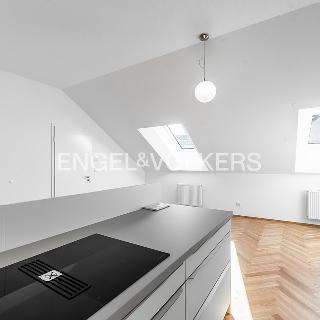 Pronájem bytu 4+kk 144 m² Praha, Růžová