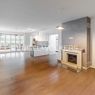 Pronájem rodinného domu 217 m&sup2; Praha