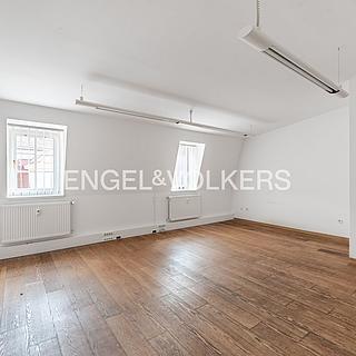 Pronájem kanceláře 131 m&sup2; Praha