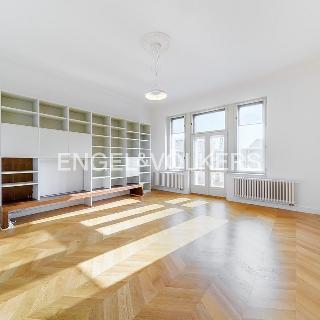 Pronájem bytu 4+1 160 m² Praha, Na Moráni