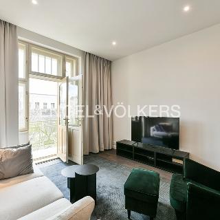 Pronájem bytu 3+kk 95 m² Praha, Laubova