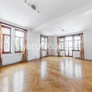 Pronájem bytu 5+1 a více 177 m² Praha, Janáčkovo nábřeží