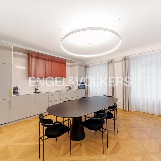 Pronájem bytu 2+1 84 m² Praha, Na Kampě