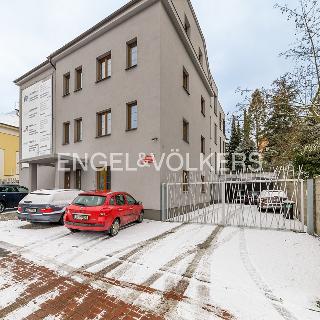 Pronájem skladu 120 m² Praha, V Holešovičkách