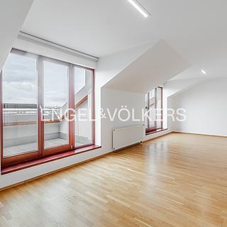 Pronájem bytu 4+1 120 m&sup2; Praha