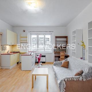 Pronájem bytu 1+kk a garsoniéry 34 m² Praha, Tovární