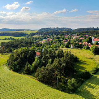 Prodej stavební parcely 4 593 m² Kvášňovice