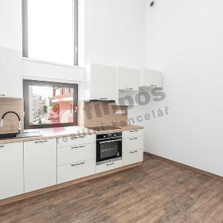 Prodej bytu 1+1 64 m² Benešov, Masarykovo náměstí