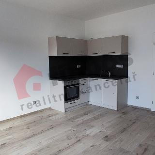 Pronájem bytu 1+kk a garsoniéry 27 m² Vlašim, Žižkovo nám.