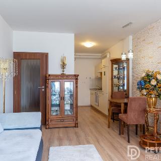 Prodej bytu 2+kk 48 m² Praha, Nárožní