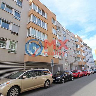 Pronájem parkovacího místa 20 m² Praha