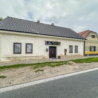 Prodej rodinného domu 120 m² Činěves