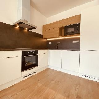 Pronájem bytu 1+kk a garsoniéry 40 m² Třebíč, Okružní