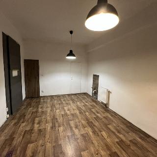 Pronájem obchodu 28 m² Fulnek, Masarykova