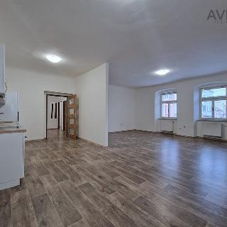 Pronájem bytu 3+kk 87 m² Benešov, Masarykovo náměstí