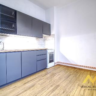 Pronájem bytu 2+1 65 m² Hradec Králové, Klumparova