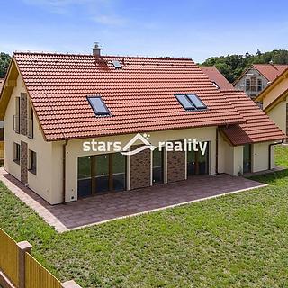 Prodej rodinného domu 179 m&sup2; Veltrusy