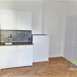 Pronájem kanceláře 32 m² Uherské Hradiště, 