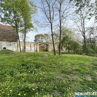 Prodej komerčního pozemku 1 100 m² Police