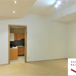 Prodej bytu 1+kk a garsoniéry 38 m² Praha, Viklefova