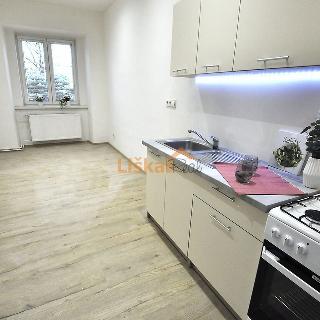 Pronájem bytu 1+1 45 m² Předklášteří, Uhrova