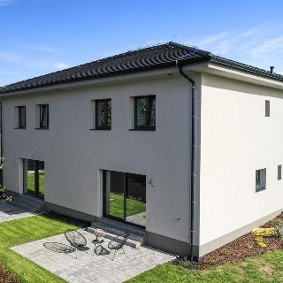 Prodej rodinného domu 145 m² Všestary