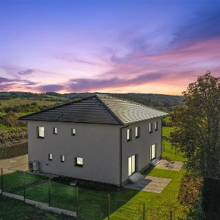 Prodej rodinného domu 290 m² Všestary