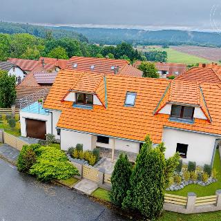 Prodej rodinného domu 158 m² Černé Voděrady, nám. lípy svobody