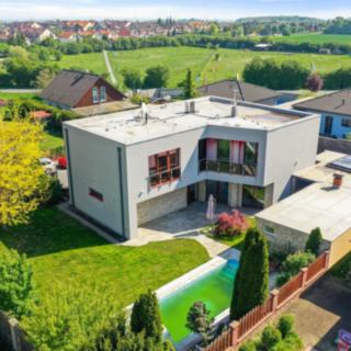 Pronájem rodinného domu 240 m² Bašť