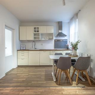 Prodej rodinného domu 120 m² Praha, Hlavní