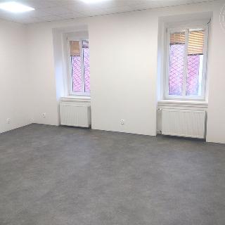 Pronájem obchodu 24 m² Jindřichův Hradec, Kmentova