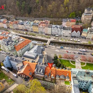 Prodej obchodu 100 m² Karlovy Vary, Divadelní náměstí