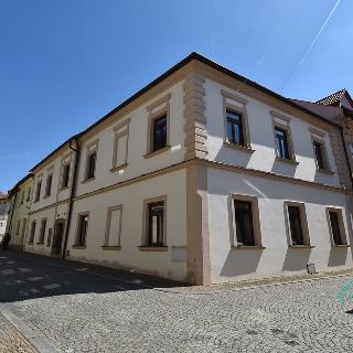 Pronájem bytu 1+kk a garsoniéry 45 m² Chrudim, Filištínská