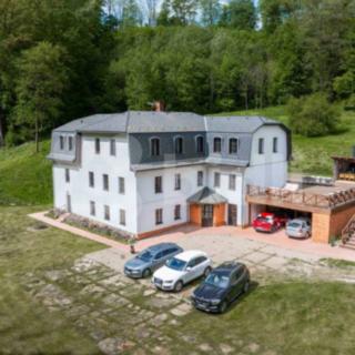 Prodej hotelu a penzionu 580 m² Chvalkovice