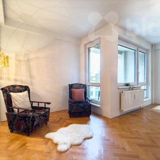 Prodej bytu 3+1 76 m² Praha, Ke dvoru