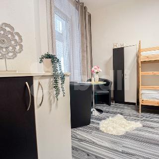 Prodej bytu 1+kk a garsoniéry 24 m² Praha, Školská