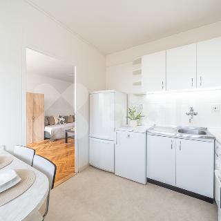 Prodej bytu 3+1 77 m² Praha, Gutova