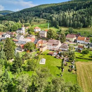 Prodej bytu 1+kk a garsoniéry 30 m² Rejštejn, Náměstí Svobody