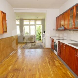 Prodej bytu 3+kk 71 m² Benešov, Husova