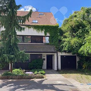 Prodej rodinného domu 207 m&sup2; Hostivice