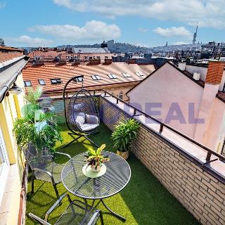 Prodej bytu 2+kk 71 m² Praha, Klimentská