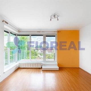 Pronájem bytu 1+kk a garsoniéry 34 m² Praha, Saturnova