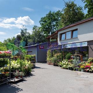 Pronájem restaurace 510 m² Praha, K přehradám