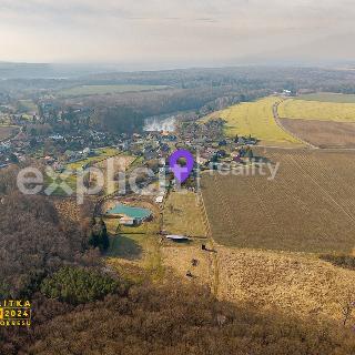 Prodej stavební parcely 5 615 m² Ujkovice, 