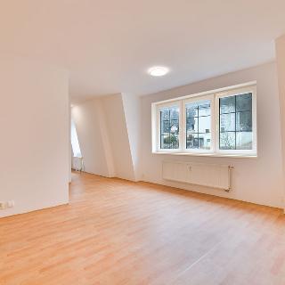 Prodej bytu 1+kk a garsoniéry 41 m² Aš, Hlavní