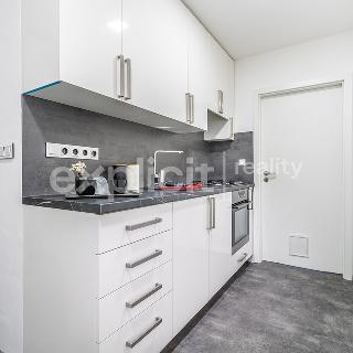 Prodej bytu 1+1 33 m² Zlín, Družstevní