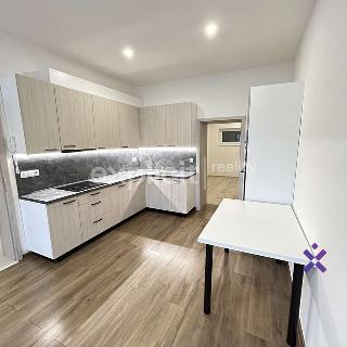 Pronájem bytu 2+kk 45 m² Bzenec, náměstí Svobody