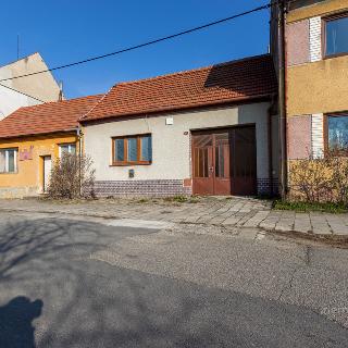 Prodej rodinného domu 92 m² Hluk, Hlavní